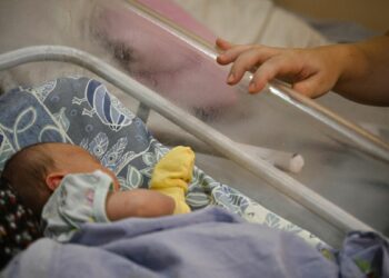 Үчүнчү баласы төрөлгөн үй-бүлөгө 3 жылга чейин жөлөк пул берүү сунушталууда