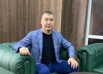 «Камера койдурганга менин тиешем жок». Туманбаев чайханага «Мекенчилерди» чакырбаганын айтты