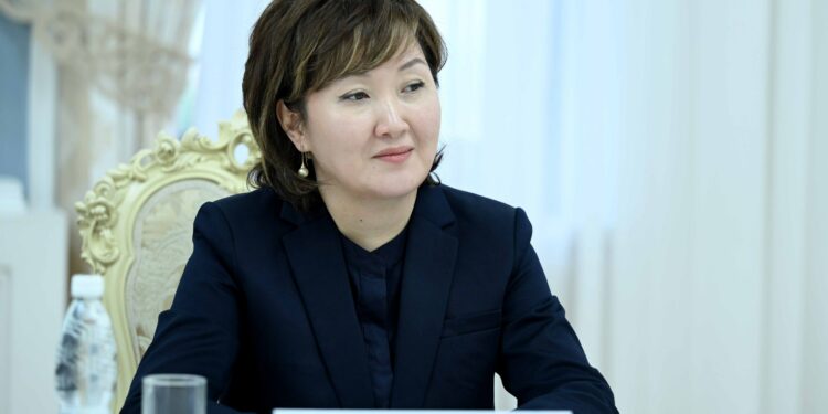 «Өспүрүм кыз терезеден секирүүгө аракет кылган». Акыйкатчы дагы бир зордуктоо боюнча маалымат таратты