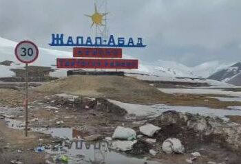 «Кар эрип, таштандынын баары көрүнүп жатат». Ала-Белде тартылган көрүнүштөн видео