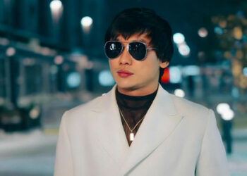 Казак ырчысы Кайрат Нуртас сахнада сөгүнгөндүгү үчүн айыпка жыгылды (видео)