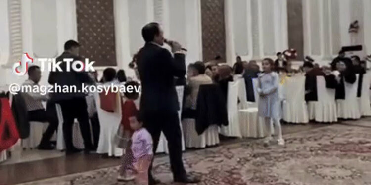 «Тойго балдарды алып келбеңиз» деп конокторго кантип туура айтуу керек? Блогерден сунуш