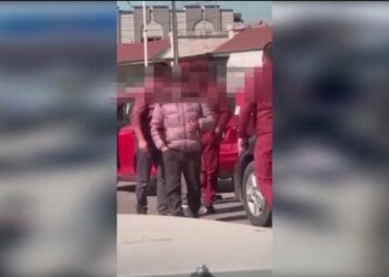 Кара-Суудагы өткөрмө бекетте таксисттен акча опузалап жүргөндөр кармалды