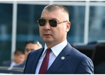 «Мага эч нерсе калбайт турбайбы» деп кетти». Туманбаев дагы бир «мекенчилдин» кылыгын айтып берди