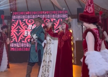 Орусиядан учуп келип, кыргызча той берген орус улутундагы жаштар (видео)