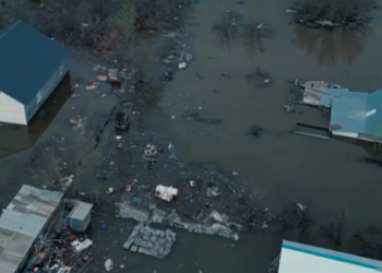 Казакстандагы суу ташкыны: Уральск шаарынын бийиктиктен көрүнүшү