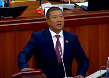 Жогорку Кеңеште жаңы депутат ант берди