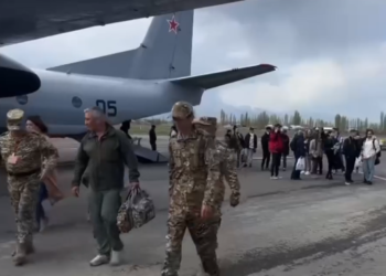 Талас аэропортуна Орусиядан учак келип конду (видео)