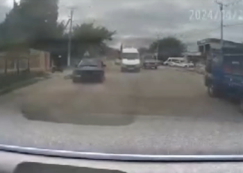 «Кызды сүзүп качып кетти» деген видеодон кийин айдоочу кармалды (видео)