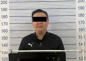 «650 миңди жашырам деп, 100 миң сом сураган». Кара-Сууда салыкчы кармалды (видео)