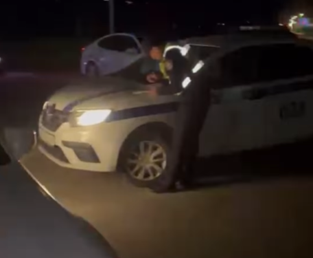 Бишкекте түн ичинде коомдун тынчын бузган айдоочу айыпка жыгылды (видео)