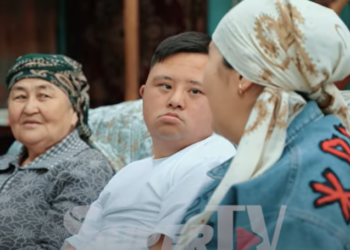 Ошту шаңга бөлөгөн Даун синдрому бар Микинин апасы: «Үйдүн дарегин кагазга жазып, чөнтөгүнө салып койчубуз»