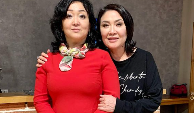 Гүлнур Сатылганова сиңдиси Венера Сатылганованы оригиналдуу куттуктады (видео)