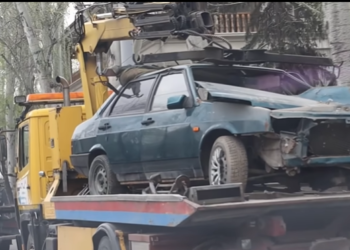 Бишкекте айдоочуларга эскертүү катарында жол кырсыгынан кийинки унаалар көрсөтүлдү (видео)