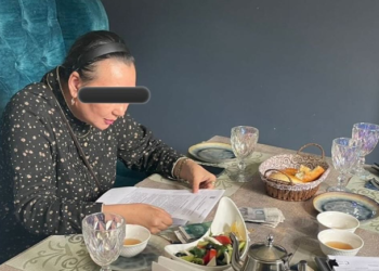 «Видеону өчүрүүгө 380 миң сом сураган». Ошто өзүн блогер атаган аял кармалды