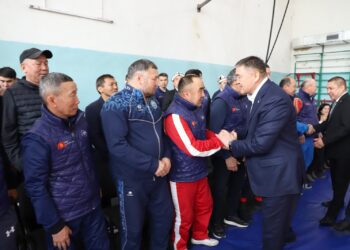 Камчыбек Ташиев спорттук колледжге барды (сүрөт)