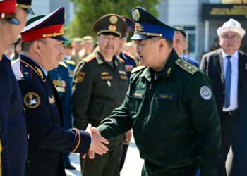 «Кызматта отура берем деген болбойт». Ташиев жергиликтүү бийлик өкүлдөрүнө кайрылды