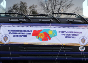 Казакстандагы суу ташкыны: Кыргыз милициясы гумжардам жөнөттү (сүрөт)