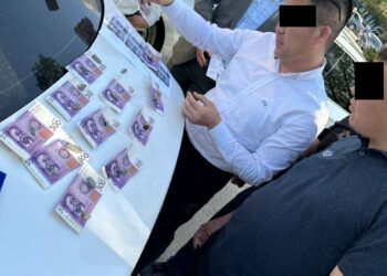 Жалал-Абадда ишкерлерден акча талап кылган УКМКнын жалган кызматкери кармалды