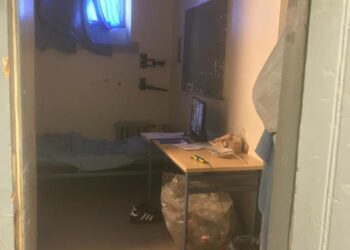 Акыйкатчы Финляндиядагы абакка барып, шарты менен таанышты. Абактын сүрөттөрү