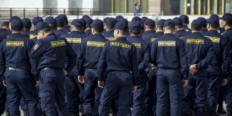 ИИМ: Май майрамдарында милиция күчөтүлгөн тартипте кызмат көрсөтүүгө өтөт