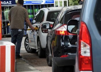 Депутат Түмөнбаев: «Бишкек шаарынын ичиндеги май куюучу бекеттерди шаар сыртына чыгаруу зарыл»