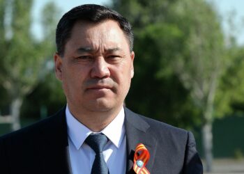 «Жеңишке жетүүдө Кыргыз жарандарынын салымы зор деп башыбызды бийик көтөрүп жүрөбүз». Садыр Жапаровдун куттуктоосу