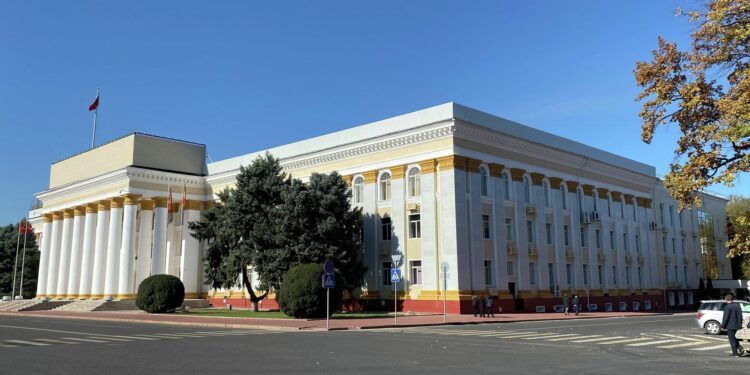 Министрлер кабинети: «Бардык күнөөлүүлөр аныкталып, мыйзам чегинде жоопко тартылат»