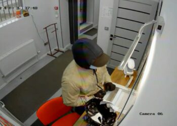 Астаналыктар өтө сылык тоноочуга таң калып жатышат. Видео