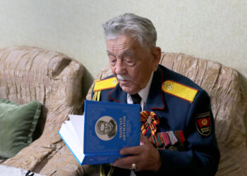 Бишкек мэри ардагер Асек Урманбетовго тез арада батир берүү милдетин койду