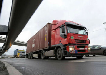 1-июндан тарта оор жүк ташыган унааларга убактылуу чектөө киргизилет