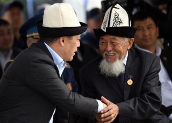 Садыр Жапаров Таласта аэропортту ачты