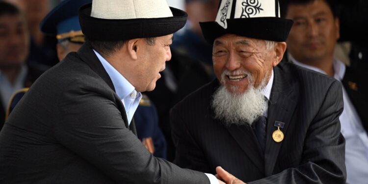 Садыр Жапаров Таласта аэропортту ачты