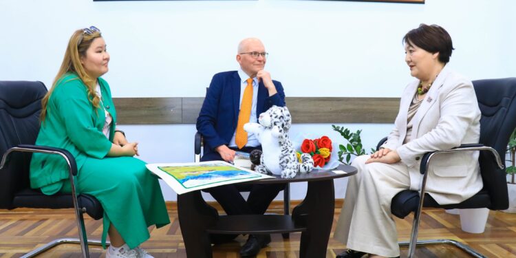 Министр дүйнөлүк алдыңкы эксперт менен Кыргызстан менен Финляндиянын мектептик билим берүү системасын талкуулашты