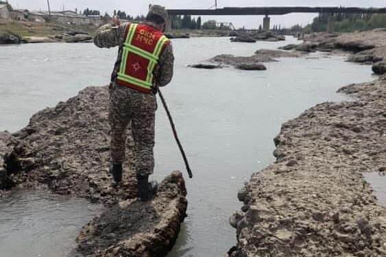 Оштун Кызыл-Суу дарыясына түшүп кеткен 3 жашар баланын сөөгү табылды