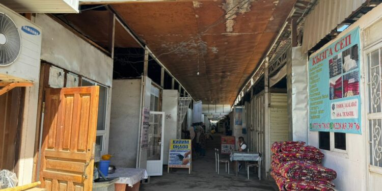 УКМК: Жалал-Абад шаарындагы борбордук базарлардын бири мамлекетке кайтарылды