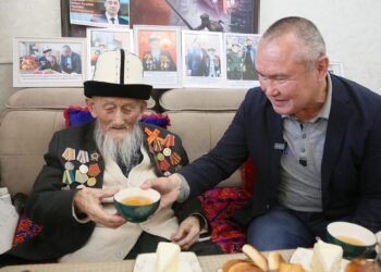 Ош шаарындагы жалгыз согуш ардагерине 100 миң сом тапшырылды