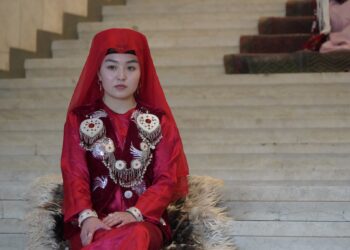 Ван кыргыздары колдонгон жана жасаган буюмдардын көргөзмөсү өттү