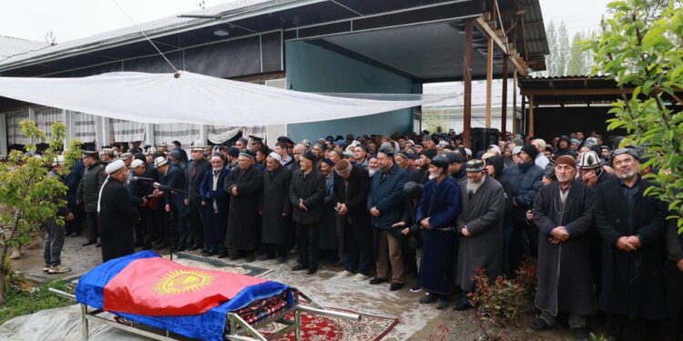 Ош облусунун жалгыз согуш ардагеринин акыркы сапарга узатуу зыйнаты өттү