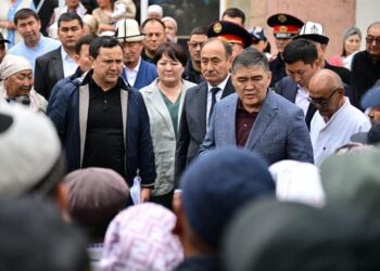 «Керек десеңер, бүгүн учак менен алып кетели». Ташиев ооруканада балдардан кабар алды