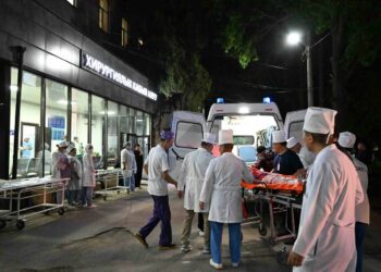 Сузактагы кырсыкта жабыркаган балдар Бишкекте дарыланат