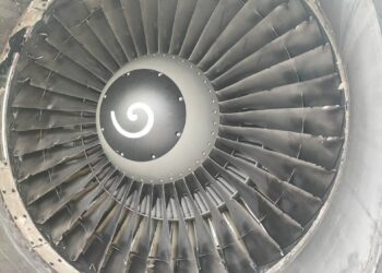 «Жабыркагандар жок». Бишкектен Ошко учкан учак авариялык жагдайдан улам кайра конду