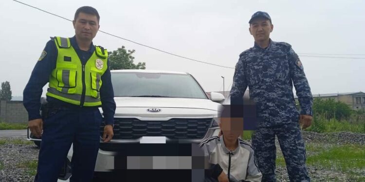 Жалал-Абадда автоунаа айдап качкан өспүрүмдөр кармалды