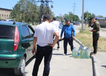 Бишкекте күйүүчү-майлоочу майды уруксатсыз сатуу боюнча күн сайын рейддер жүрүп жатат