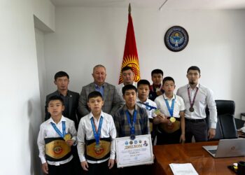 Депутат Замирбек Мамасадыков жаш спортчулар менен жолугушту