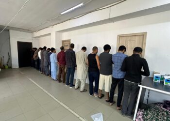 УКМК: Пакистандын 28 жараны документи жок Бишкек шаарындагы тигүү цехтеринде иштеген