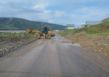 Жалал-Абадда унаа жолду сел каптады