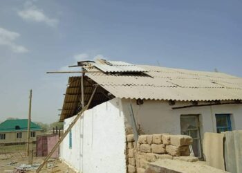 Нарын жана Ат-Башыда катуу шамалдын кесепетинен имараттар зыянга учурады