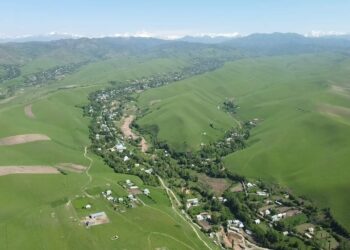 Аксыда жер көчкү коркунучунан улам 10 үй-бүлө көчүрүлүп жатат