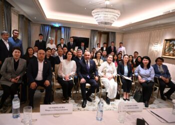 Шакиев Венада Австрия, Чехия жана Словакияда жашаган мекендештер менен жолугушту